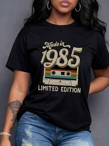 This Vintage Cassette Print Evokes The Nostalgia Of 1985 With The Text "Made In 1985" And "Limited Edition," Ideal For Retro Music Lovers And Unique Gifts. Women's T-Shirt, 100% Cotton, Maija Women's Curvy. - 黑色 - 查看 7
