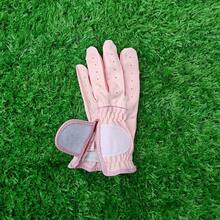 Outdoor Golf Sports Gloves, Breathable Anti-Slip Durable, Comfortable Snug Fit, Soft Skin-Friendly Fabric, Fresh Dual-Color Options, Stable Swing Without Slipping, Suitable For Daily Practice And Competitions, Easy Care Durable High-Quality Sports Accessory, Applicable To Various Scenarios - Pink - View 4