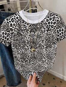 Camiseta de mujer de manga corta y cuello redondo con estampado de leopardo - Multicolor 5 - Ver 4
