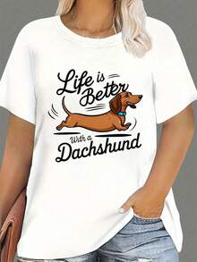 VivaGlam-Plus-Size Women'S Gray T-Shirt, Featuring A Brown Dachshund Pattern And The Words "With Dachshunds, Life Is Better," Casual Crew Neck Shirt, Paired With Ripped Denim Shorts And A Brown Clutch Bag - 白色 - 查看 5
