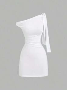 Sweetro Vestido ajustado sexy con volantes en el hombro oblicuo, que ciñe la cintura, estilo francés chic, minifalda ajustado - Blanco - Ver 7