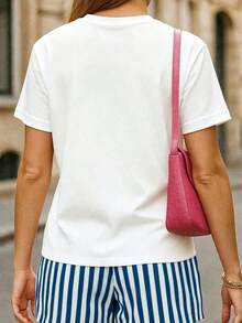 Camiseta de vaquero blanca con estampado de botas y sombrero de vaquero, texto "Let's Go Girls", estilo occidental para outfits casuales - Multicolor - Ver 2