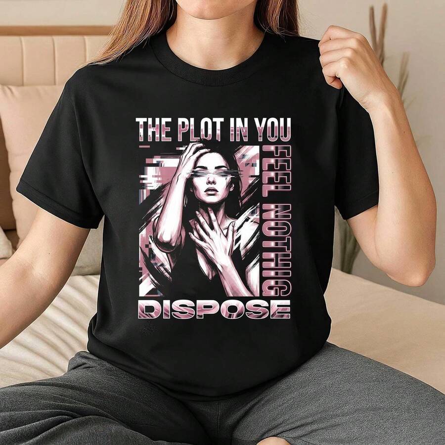 Camiseta vintage The Plot In You, camiseta de música metal, camiseta del álbum Dispose, camiseta Feel Not1hing R1OCker T1EE Post Hardcore Merch UniS1ex Band Clothing Gift, camiseta de algodón suave de 220 g para hombres y mujeres, hecha de tela premium duradera y agradable para la piel con un tacto suave, adecuada para todas las formas corporales y para uso diario. Tops casuales ligeros y transpirables, conjuntos elegantes a juego para otoño, perfectos para la vida diaria, actividades al aire libre, viajes, vacaciones y varias fiestas temáticas durante todo el año. - Negro - Ver 1