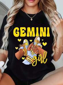 Plain T-Shirt With A Gemini Girl Print Featuring Sneakers And Hearts, Crew Neck, Perfect For Casual Wear, Parties, Outings, And Everyday Style In All Four Seasons. Ideal For Everyday Leisure Wear, A Great Gift For Family And Friends. - 黑色 - 查看 1