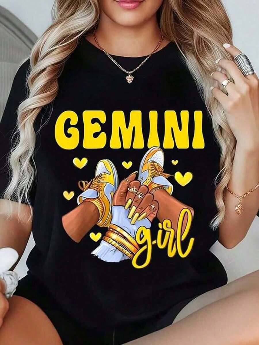 Plain T-Shirt With A Gemini Girl Print Featuring Sneakers And Hearts, Crew Neck, Perfect For Casual Wear, Parties, Outings, And Everyday Style In All Four Seasons. Ideal For Everyday Leisure Wear, A Great Gift For Family And Friends. - 黑色 - 查看 1