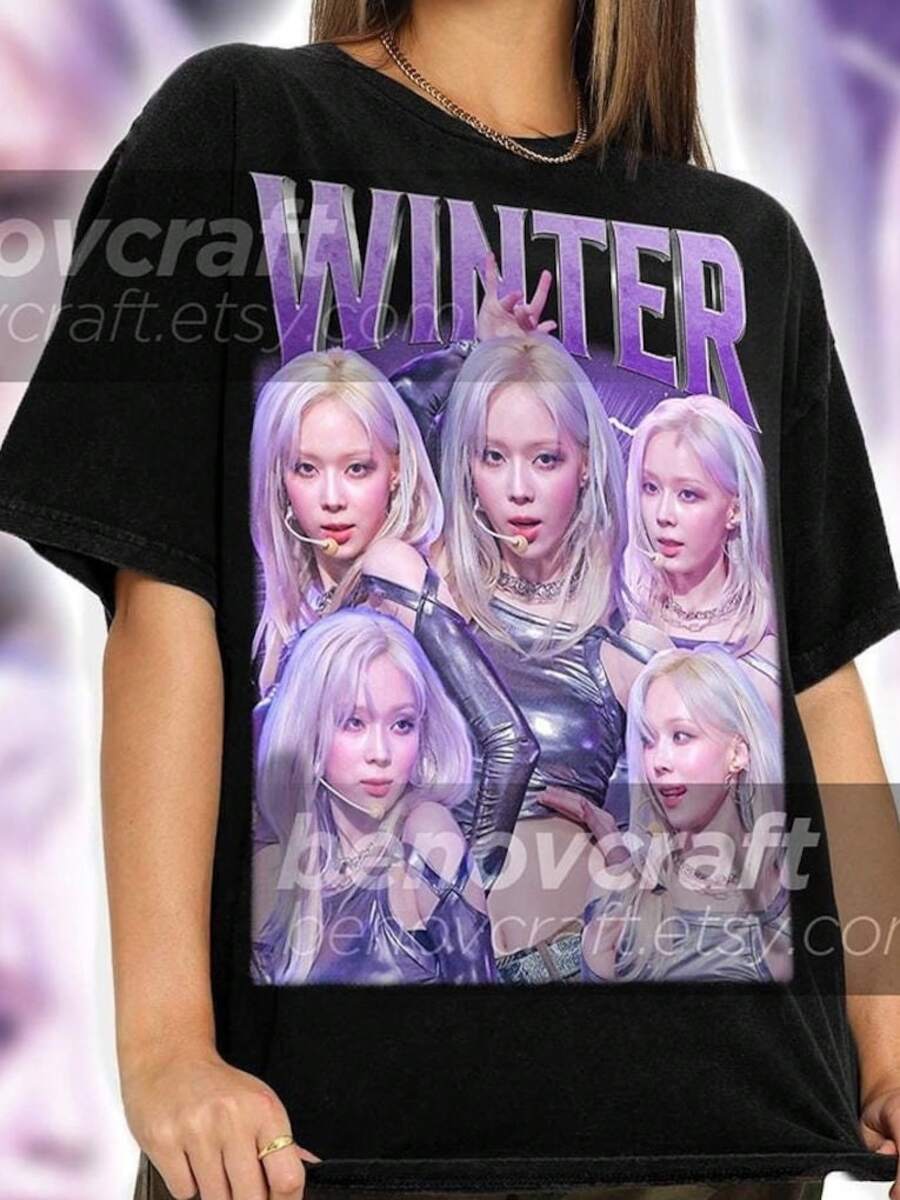Camiseta réplica retro de los 90: Camiseta con diseño ,Camisetas Casuales para Mujer: Una colección que incluye camisetas casuales, tops y camisetas ideales para el uso diario.Confeccionadas con tejidos ligeros y transpirables, estas prendas presentan una estética de inspiración vintage, lo que las convierte en una excelente opción tanto para la vida universitaria como para conjuntos cotidianos.Los diseños son encantadores y bonitos, con un corte cómodo y favorecedor.Gracias a su estilo clásico, tejidos suaves al tacto y sensación agradable para la piel, estas prendas poseen un distintivo aire de inspiración mexicana. - Negro - Ver 1