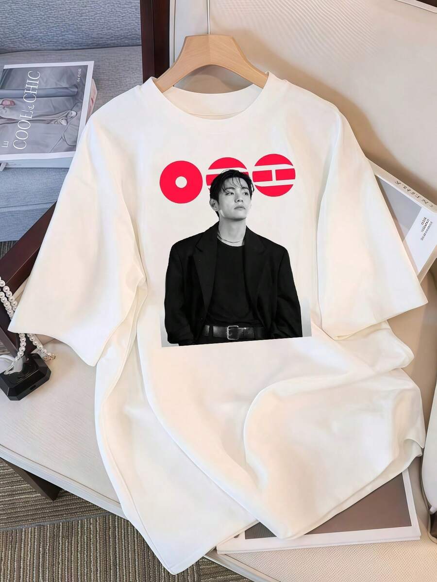 2026 T-Shirt, Graphic Portrait Red Circle T-Shirt BTS21 V Kim Taehyung, Casual Oversized T-Shirt For ARMY Fans, Retro K-Pop Idol Bootleg Style Oversized T-Shirt, Vintage Graphic Print T-Shirt, Casual Short-Sleeved Top, Fan Merchandise, Black Streetwear T-Shirt For Fans, Vintage K-Pop Star Graphic T-Shirt, Short-Sleeved Oversized T-Shirt With Retro Lightning Bolt Letter Print, Casual Black Crew Neck Top, Gift For Streetwear Style Idol Fans, Comfortable Loose-Fit Cotton Blend T-Shirt For Women And Men. - White - View 1