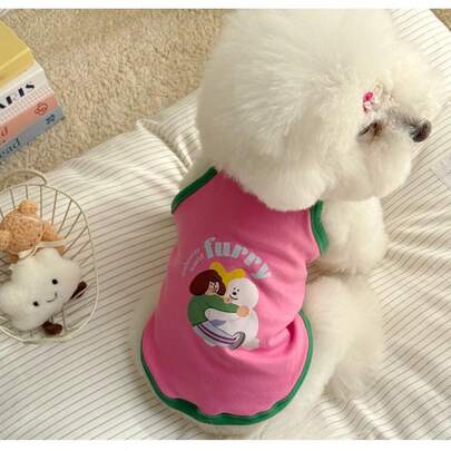 Chaleco abrazador lindo y acogedor para mascotas: este chaleco sin mangas presenta estampados de dibujos animados, un diseño de bloques de color y ribetes decorativos, y está hecho de felpa suave y amigable con la piel. Perfecto para perros y gatos pequeños (disponible en dos combinaciones de colores suaves: azul y amarillo, y rosa y verde), es una opción ideal para el uso diario en primavera y la moda callejera para mascotas.
