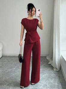 Blusa azul plisada con lazo ajustable en la cintura y pantalones anchos de tiro alto con bolsillos, conjunto elegante y casual para la oficina - Burdeos - Ver 8