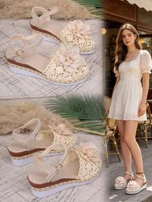 Giày sandal đế xuồng móc họa tiết hoa phong cách Boho, sandal bít mũi có quai điều chỉnh được. - Màu be - Xem 3
