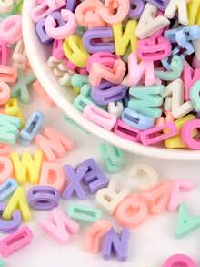 30g Encantos de letras del alfabeto de acrílico para hacer collares, joyería, correas para gafas, manualidades y accesorios (letras aleatorias) - Multicolor - Ver 2