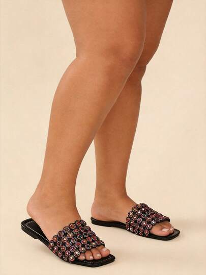 2026 Nuevas sandalias planas de mujer de ajuste ancho con lentejuelas brillantes, decoradas con multi-color de cristal, base de lentejuelas negras, puntera abierta, zapatillas de verano elegantes de estilo bohemio, cómodas y ligeras con suela antideslizante, adecuadas para la playa, uso diario, fiestas, exteriores, vacaciones y otras ocasiones