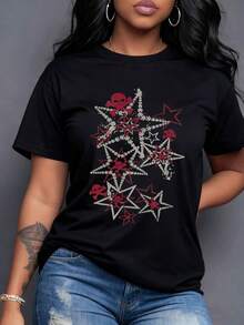 Red And Silver Stars Intertwined With Red Skulls And Crossbones. A Dynamic And Bold Visual Pattern, A Unique Fashion Statement With Rebellious Touches. Women's 100% Cotton T-Shirt, Comfortable, Casual, Youthful, Urban. - 黑色 - 查看 7