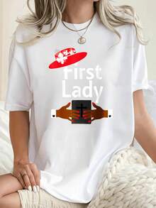 Printed T-Shirts For Women, Oversized Urban Style Tops, Comfortable And Stylish Summer Tees That Go With Everything. Casual White T-Shirt For Women With A Text Print Of A Lady With A Red Hat And Hands, Everyday Wear. - 白色 - 查看 2