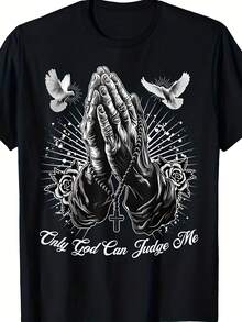 Camiseta de estilo  para hombre con la frase 'Solo Dios puede juzgarme', un diseño de manos en oración y palomas adornadas con un patrón religioso de rosas. Esta camiseta retro negra es perfecta para cualquier temporada, una prenda de manga corta adecuada para el hogar, el uso diario, fiestas y viajes-ideal como regalo para amigos o familiares. - Negro - Ver 1