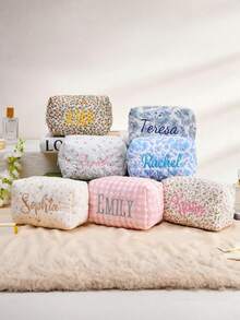 Necessaire de Maquiagem Bordada Floral Personalizada, Necessaire de Cosméticos Monogramado, Presente para Damas de Honra, Necessaire de Higiene Pessoal para Mulheres - Multicolorido - Visão 6