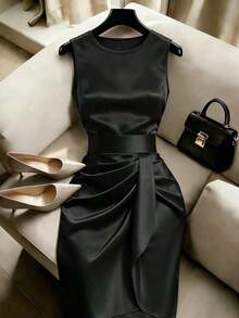 Vestido de mujer de alta gama y lujo, de moda de nicho francés retro, sin mangas, con pliegues, brillante, con abertura asimétrica y cintura ceñida - Negro - Ver 1