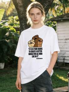 Women's Summer Clothing, Soft And Casual Cotton T-Shirt With A Round Neck, Featuring The Phrase "IT'S IN YOUR HANDS TO CREATE A BETTER WORLD FOR ALL WHO LIVE IN IT" Printed On The Design. Black Color. - 白色 - 查看 1