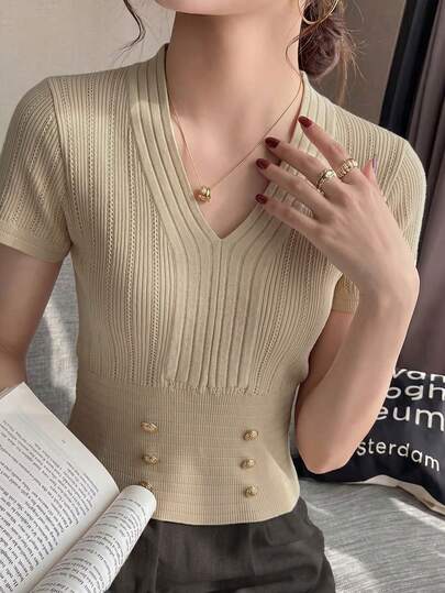 2026 Spring/Summer New Apricot Double-Row Button Ribbed Knit Sweater, Elegant Suitable For Young Ladies, V-Neck Short Sleeve Top, Fitted Waistline, Suitable For Work And Dates