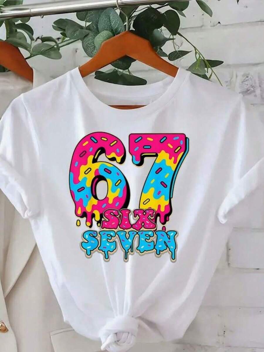 67 SIX SEVEN Camiseta de manga corta con cuello redondo y estampado de letras de dibujos animados para mujer, casual y cómoda para uso diario, la elección perfecta para ti. - Blanco - Ver 1