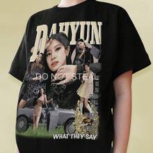 Camisa y Camiseta Casual Elegante para Mujer - 1 UnidadCamiseta réplica retro del grupo femenino de K-pop Duoxian, para presentaciones de K-popCamisetas Casuales para Mujer: Una colección que incluye camisetas casuales, tops y camisetas ideales para el uso diario.Confeccionadas con tejidos ligeros y transpirables, estas prendas presentan una estética de inspiración vintage, lo que las convierte en una excelente opción tanto para la vida universitaria como para conjuntos cotidianos.Los diseños son encantadores y bonitos, con un corte cómodo y favorecedor.Gracias a su estilo clásico, tejidos suaves al tacto y sensación agradable para la piel, estas prendas poseen un distintivo aire de inspiración mexicana. - Negro - Ver 6