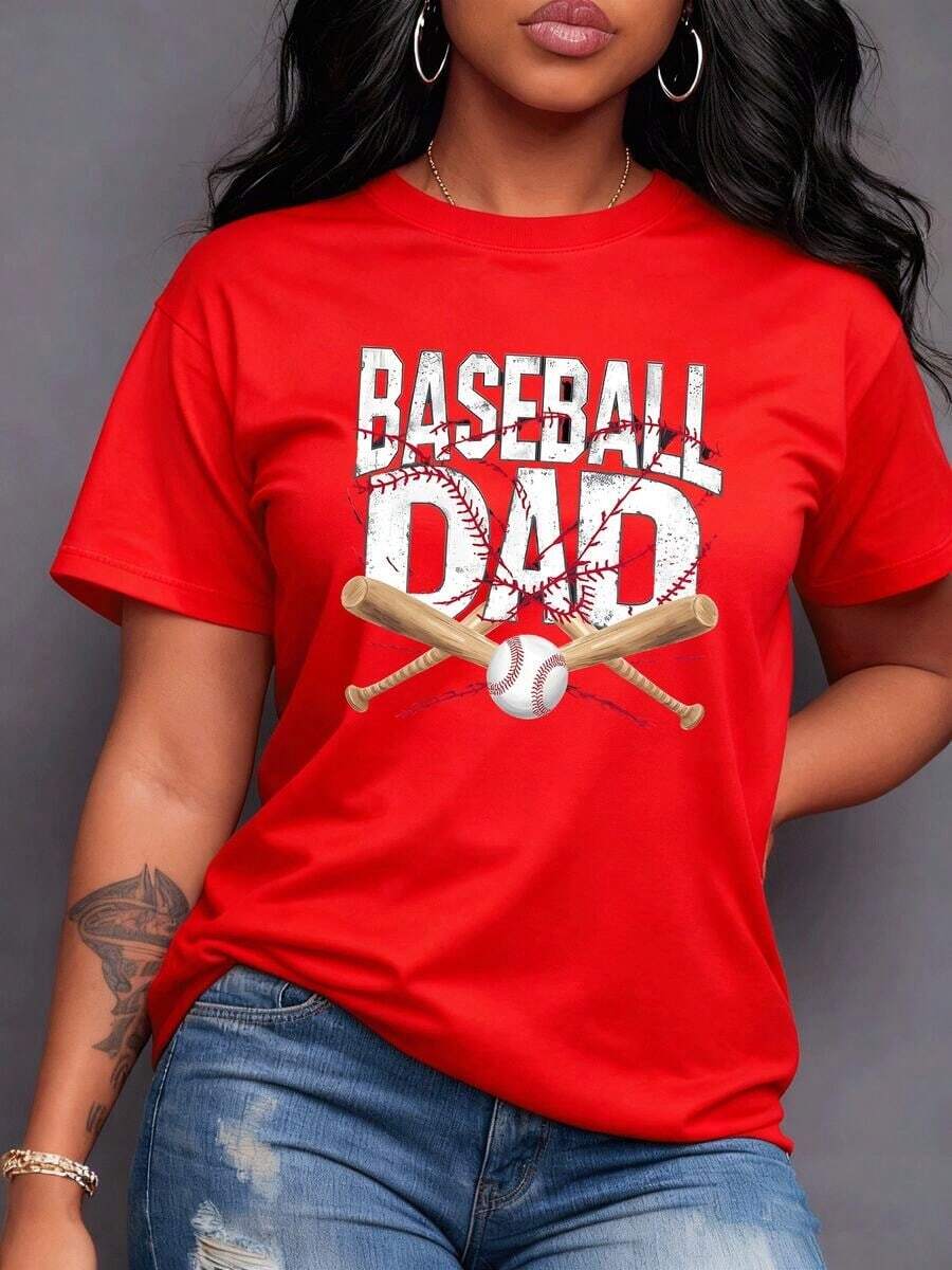 Main Graphic 'BASEBALL DAD' With A Distressed Effect. Red Stitching, Crossed Baseball Bats, And A Central Ball Symbolize Passion And Support For The Sport. A Meaningful Tribute To The Role Of A Father In Every Baseball Game. Women's T-Shirt, 100% Cotton, Maija Women's Curvy. - 紅色 - 查看 1