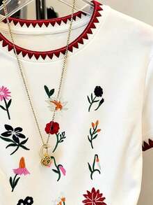 Camiseta Personalizada de Manga Corta para Mujer con Cuello Redondo y Bordado Floral Colorido - Estilo Vintage Urbano, Camiseta Holgada de Algodón de Manga Corta con Cuello Redondo - Blanco 3 - Ver 4