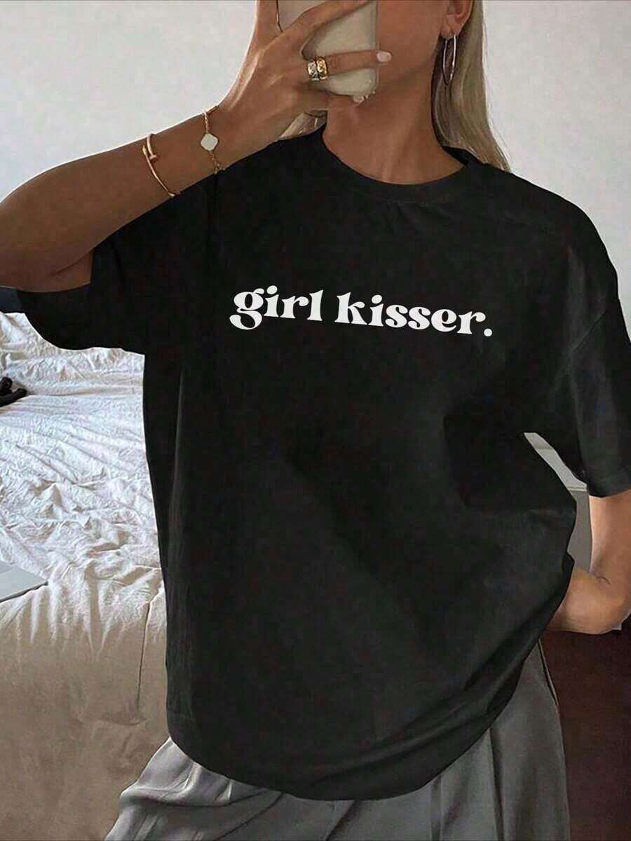 1 Lesbian Kissing Girl T-Shirt, LGBTQ Pride Sweatshirt, Retro Pansexual T-Shirt, Gift For Lesbian Girl, Bisexual Woman T-Shirt, Loose And Comfortable Vintage Style Cotton T-Shirt, Ideal For Friends. 210g 100% Cotton, Designs Are Fully Printed. Unisex. - 黑色 - 查看 1