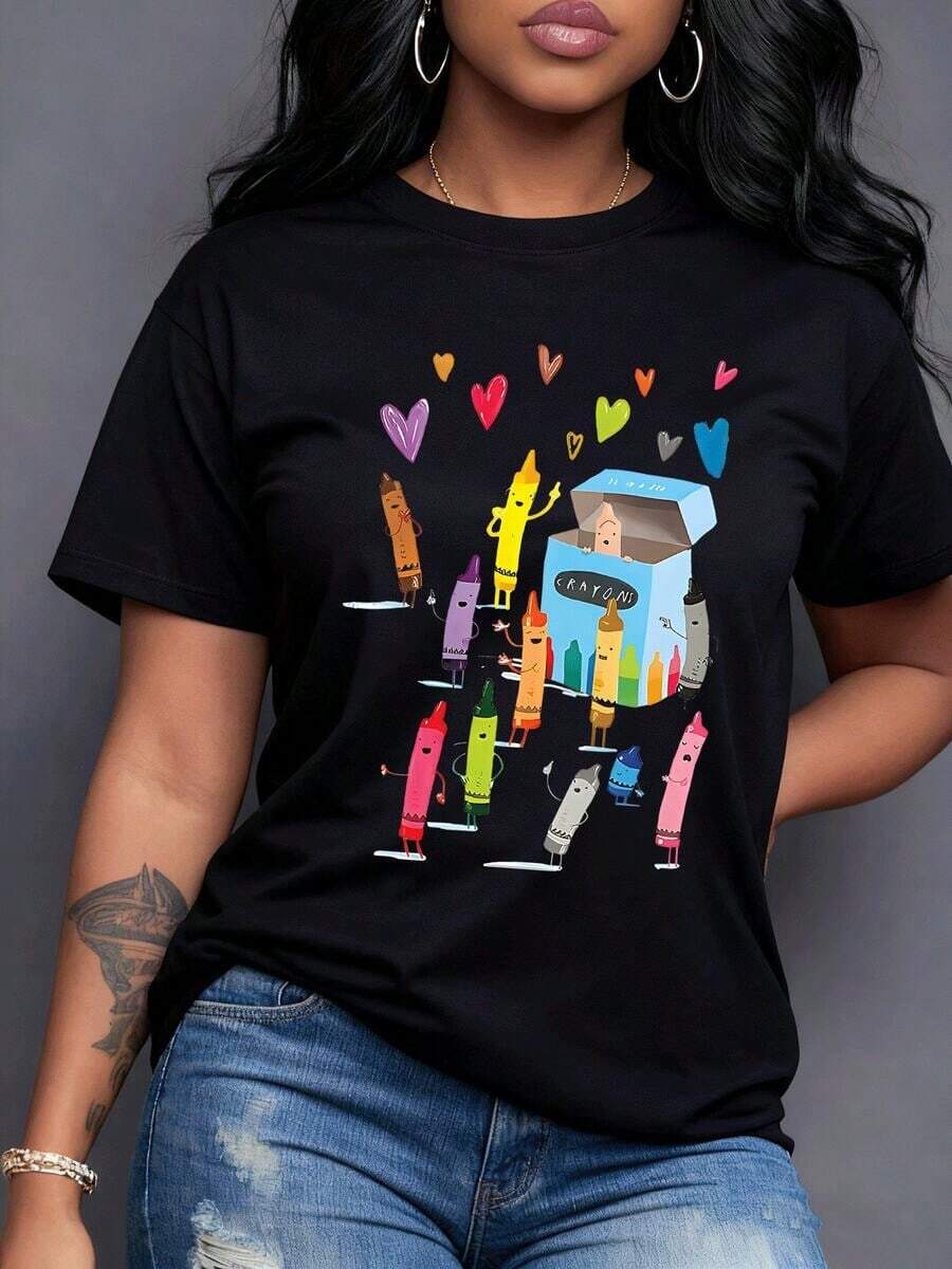 Lápices de cera animados y vibrantes bailando alrededor de su caja con corazones flotando evocando creatividad alegría y una explosión de color para tu día única Camiseta de mujer 100% algodón,maija mujer curvy. - Negro - Ver 1