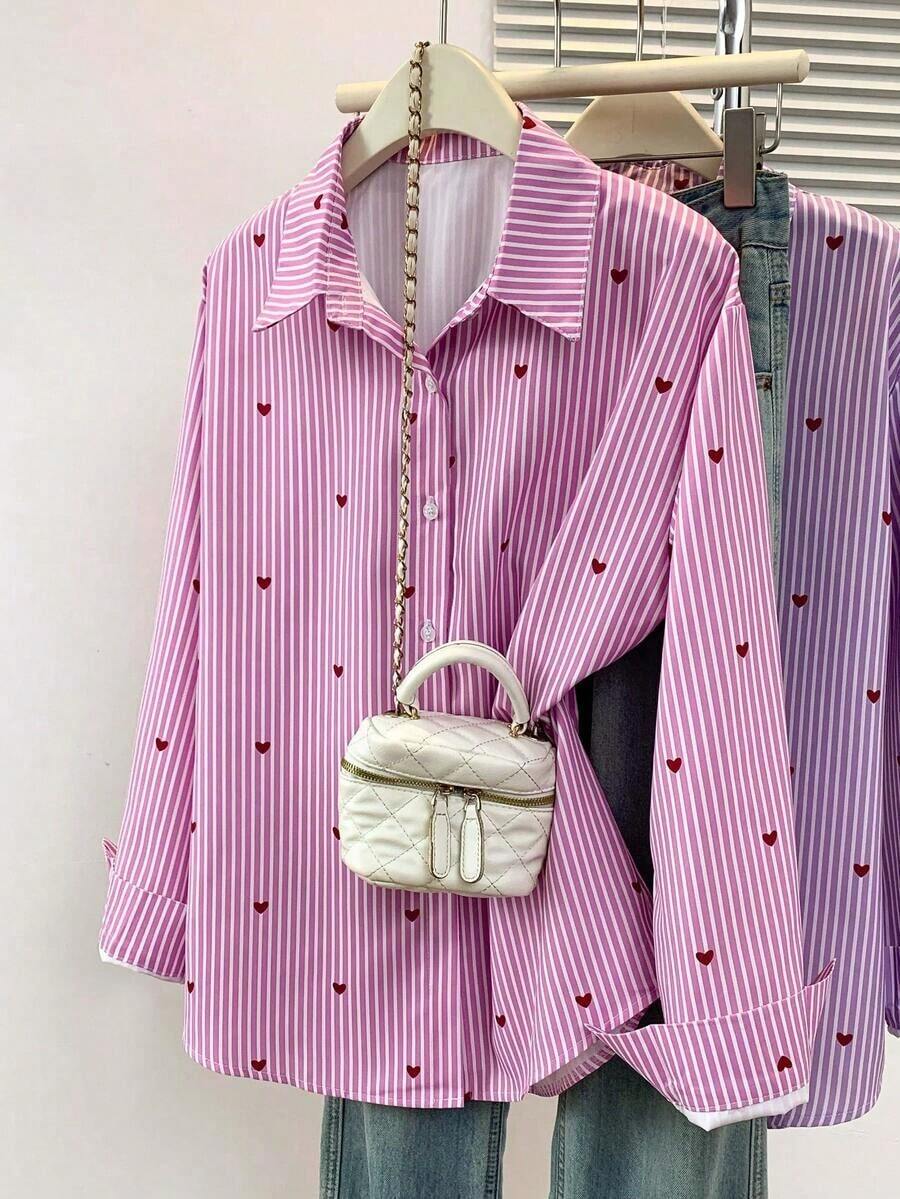 Blusa de mujer con cuello polo, estampado de corazones y rayas - Camisa casual de manga larga con botones, adecuada para uso diario en primavera, verano y otoño - Rayas rosas - Ver 1
