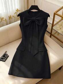 Vestido de mujer de unicolor, cuello redondo, ajustado, con lazo delantero y sin mangas - Negro - Ver 4