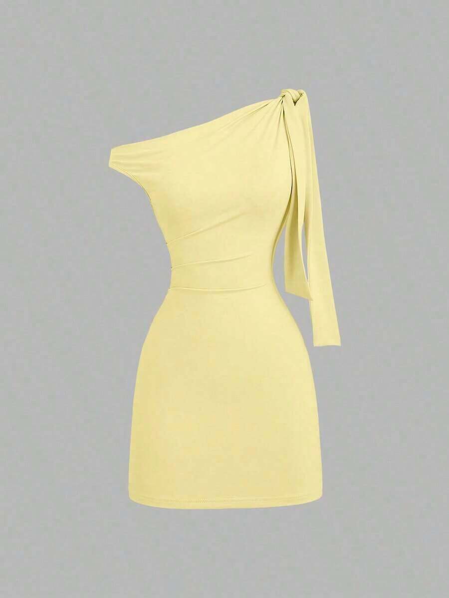 Sweetro Vestido ajustado sexy con volantes en el hombro oblicuo, que ciñe la cintura, estilo francés chic, minifalda ajustado - Amarillo 2 - Ver 1