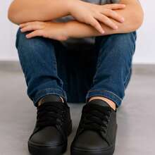 Boys' Comfortable Basic Lightweight School Sneakers - Preto/SolaPreto - View 2