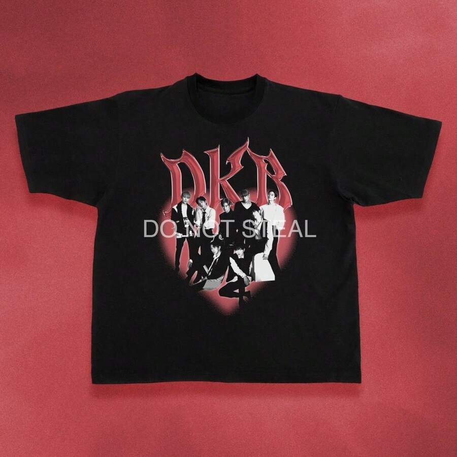 Camisas, camisetas para conciertos de , camisetas casuales para mujer: Una colección que incluye camisetas casuales, tops y camisetas ideales para el uso diario.Confeccionadas con tejidos ligeros y transpirables, estas prendas presentan una estética de inspiración vintage, lo que las convierte en una excelente opción tanto para la vida universitaria como para conjuntos cotidianos.Los diseños son encantadores y bonitos, con un corte cómodo y favorecedor.Gracias a su estilo clásico, tejidos suaves al tacto y sensación agradable para la piel, estas prendas poseen un distintivo aire de inspiración mexicana. - Negro - Ver 1