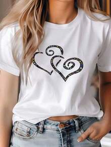 Diseñada para mujeres modernas, elegantes y cómodas. Camiseta de manga corta con estampado de corazones y diseño de corazón falso, cuello redondo, estilo casual y elegante para el verano.Camisa Casual Versátil para Viajes y Uso Diario, Múltiples Colores Disponibles S-XXL. Confeccionada con tela suave y transpirable de primera calidad, diseñada para ofrecer comodidad durante todo el día y uso diario versátil, perfecta para salidas informales. - Blanco - Ver 10