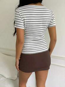 Camiseta de manga corta casual minimalista y sexy con hombros descubiertos a rayas rosa y gris, adecuada para primavera/verano.Las rayas rosa y gris te hacen ver talla grande blanca de piel. - Multicolor 4 - Ver 2