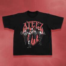 Camisa y Camiseta Casual Elegante para Mujer - 1 UnidadCamiseta de una banda masculina de K-pop, gira de conciertos de K-pop ,Camisetas Casuales para Mujer: Una colección que incluye camisetas casuales, tops y camisetas ideales para el uso diario.Confeccionadas con tejidos ligeros y transpirables, estas prendas presentan una estética de inspiración vintage, lo que las convierte en una excelente opción tanto para la vida universitaria como para conjuntos cotidianos.Los diseños son encantadores y bonitos, con un corte cómodo y favorecedor.Gracias a su estilo clásico, tejidos suaves al tacto y sensación agradable para la piel, estas prendas poseen un distintivo aire de inspiración mexicana. - Negro - Ver 6