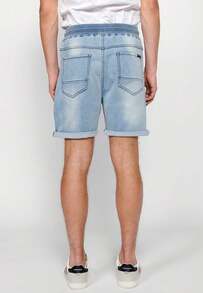 Koroshi Pantalón Corto Jogger Denim Hombre – KOROSHI composición 83% Algodon, 14% Poliester, 3% Elastano AZUL CL / LIGHT BLUE Tallas S/M Bermuda jogger versátil y cómoda, con cintura elástica ajustable con goma y cordón, y acabado en vuelta. - Celeste - Ver 5