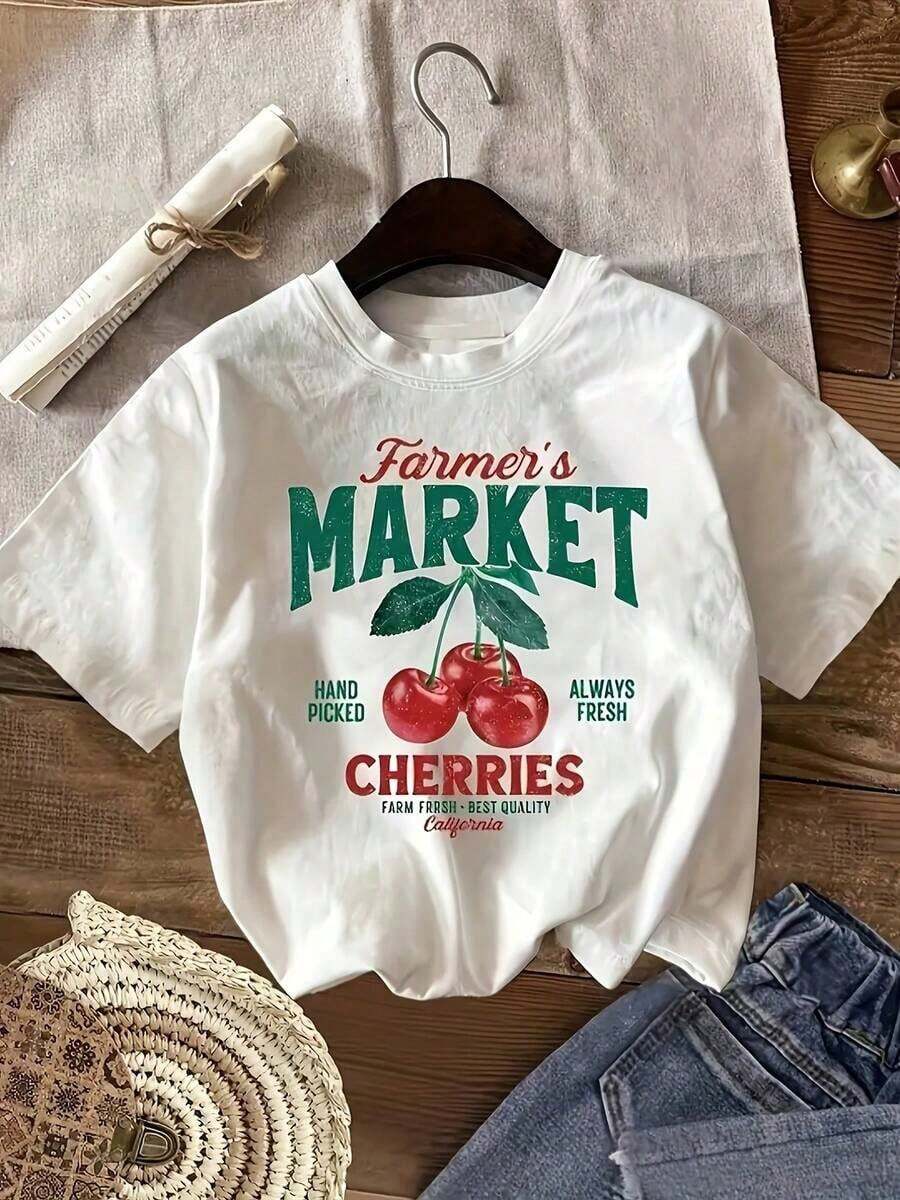 Camiseta Casual Blanca de Cuello Redondo para Mujer con Estampado de Cerezas Seleccionadas a Mano en el Mercado de Agricultores y Siempre Frescas - Manga Corta, Corte Regular, Comodidad para Todas las Temporadas, Tela Suave y Transpirable, Diseño Vibrante de Cerezas Rojas y Hojas Verdes, Estilo Casual de la Granja a la Mesa, Camiseta para Mujer, Camisa para Hombre - Blanco - Ver 1
