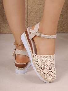 Giày sandal đế xuồng móc họa tiết hoa phong cách Boho, sandal bít mũi có quai điều chỉnh được. - Màu be - Xem 8