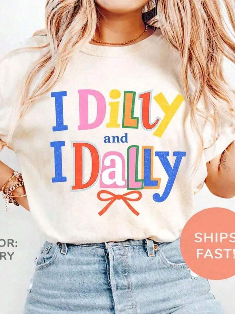 100% Algodón ® Camiseta Dilly Dally, Camiseta I Dilly And I Dally, Camiseta Divertida para Mamá, Camiseta Divertida para Chicas, Camiseta Gráfica Born To Dilly Dally 2026 - Camisetas Gráficas Cortas para Mujer, Ropa para Conciertos, Ropa Linda de Verano - Albaricoque - Ver 1