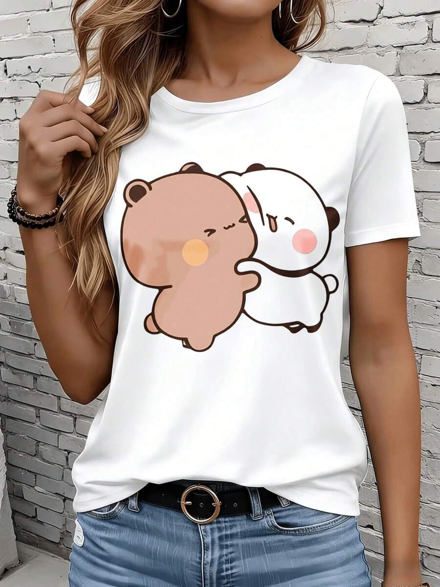 Camisetas de manga corta para mujer en blanco y negro son adecuadas para el ocio diario, el hogar y los viajes al aire libre. Camiseta blanca para mujer con estampado de dibujos animados de oso y panda abrazándose, top casual de verano, regalo para fiestas y vacaciones. - Blanco - Ver 1
