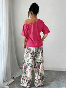 2 piezas Conjunto de top asimétrico de cuello sólido y pantalones con estampado tropical, estilo casual de vacaciones - Rosa Fucsia - Ver 2
