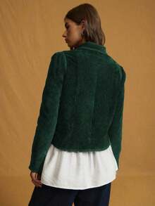Chaqueta de terciopelo a medida con cuello alto y botones chinos detallados, que ofrece una silueta elegante y formal ideal para atuendos de invierno de mujer, vestimenta refinada para fiestas, estilo de verano y looks elevados de primavera. - Verde Oscuro 2 - Ver 4