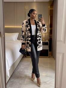 SHEIN Lady CURVE Áo khoác mỏng màu mơ hở phía trước, dáng rộng, thời trang cỡ lớn, in họa tiết vị trí màu đen, thích hợp mặc đi làm hàng ngày, mùa thu, mùa đông 2025 mới, mùa thu - Màu be - Xem 4