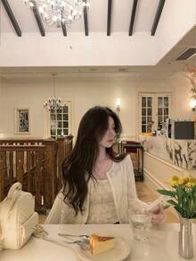 精緻優雅緹花蕾絲細肩帶背心與圓領透視紋理開襟衫套裝，度假新品 - 米杏套裝 - 查看 5