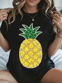 Designed For Modern, Stylish, And Comfortable Women. This T-Shirt Features A Pineapple Print And Rhinestones, Perfect For Summer Festivals, With A Tropical Fruit Pattern. A Casual Black Top For Women, Ideal For Beach Parties And Summer Wear. Made From Premium Soft And Breathable Fabric, It's Designed For All-Day Comfort And Versatile Everyday Wear, Perfect For Casual Outings. - 黑色 - 查看 8