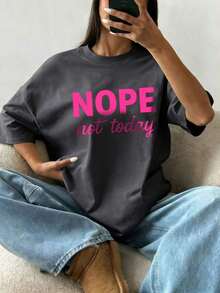 Camiseta de manga corta de mujer de ajuste holgado con cuello redondo y estampado de eslogan, nueva y casual para el verano, moda diaria y de vacaciones, adecuada para el día a día y las vacaciones - Gris Oscuro - Ver 11