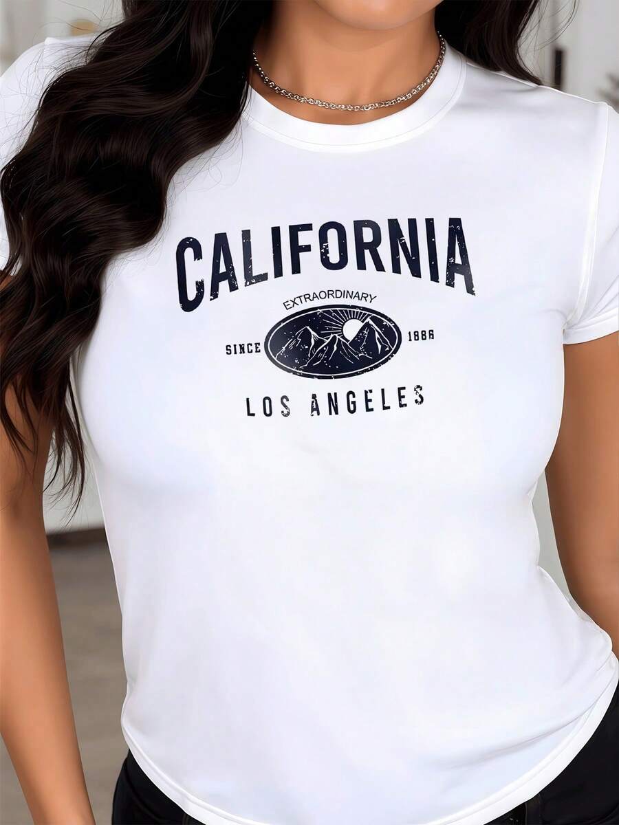 Montañas iluminadas por el sol simbolizan libertad aventura y energía positiva inspirada en paisajes abiertos y espíritu californiano camiseta de mujer casual moderna cómoda para uso diario - Blanco - Ver 1