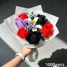 Bộ xếp hình hoa "Hoa Vĩnh Cửu" lãng mạn, đồ chơi xếp hình dành cho người lớn, được làm từ nhựa ABS, nhiều chi tiết có thể kết hợp và ghép nối tự do, bạn có thể trở thành nhà thiết kế hoa tại nhà, những bông hoa mô phỏng ấm áp và giúp giảm căng thẳng, bao gồm hoa hồng đen, hoa tulip, hoa hồng đỏ, hoa ly, hoa baby's breath và các chi tiết khác, lý tưởng làm quà tặng tỏ tình, quà tốt nghiệp, quà tựu trường, quà tặng thời trang giữa bạn bè. - Nhiều màu - Xem 2